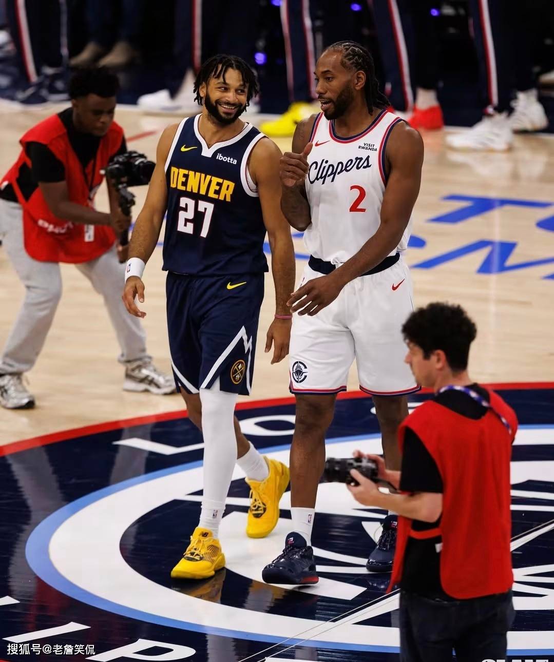 洛杉矶快船训练开放日，集结日单刀错失引欢呼，欧联在即，训练强度明显提升的简单介绍