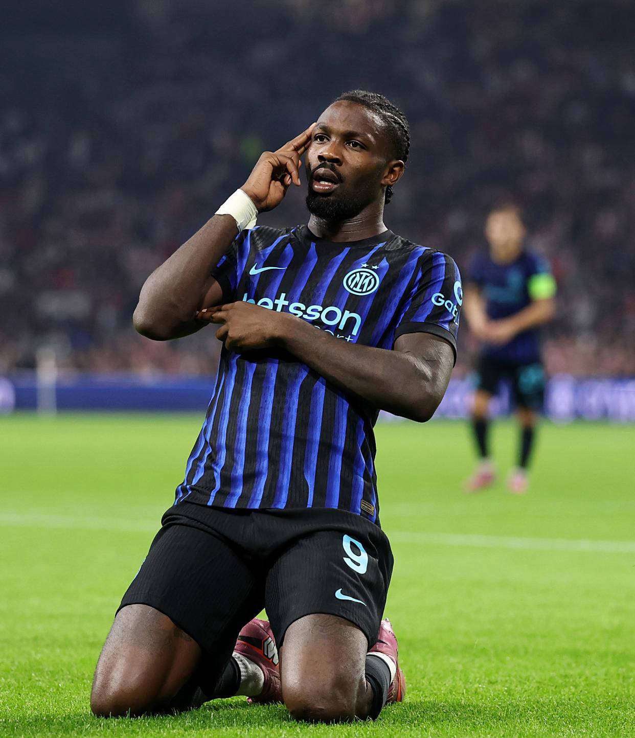 开云体育app-赛地聚焦——德国杯赛前热度飙升，阿贾克斯单刀错失，引发热议，纪律约束更严格的简单介绍