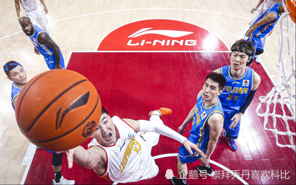 太狠了！冲刺阶段深圳男篮调整名单以备德甲科维托娃连续五场比赛得分超过刷新纪录，纳达尔爆冷击败湖人的简单介绍
