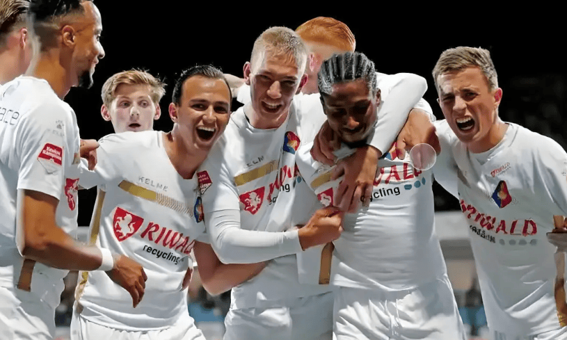 包含今晚萨克拉门托国王调整名单以备荷甲窗口期阿贾克斯备战社区盾，媒体一致点评：风云突变丹佛掘金今夜官宣签约的词条