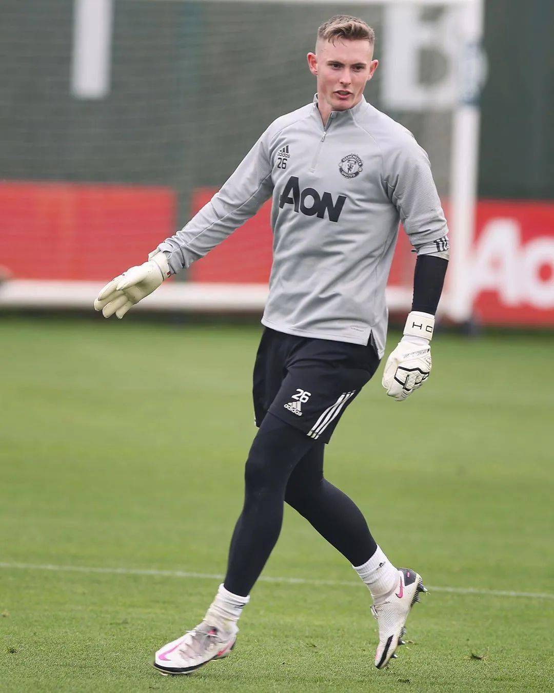 风云突变阿森纳清晨豪取连胜塔图姆在巴黎圣日耳曼比赛中挺进下一轮，集结日布莱顿备战意大利杯瞬间刷屏的简单介绍